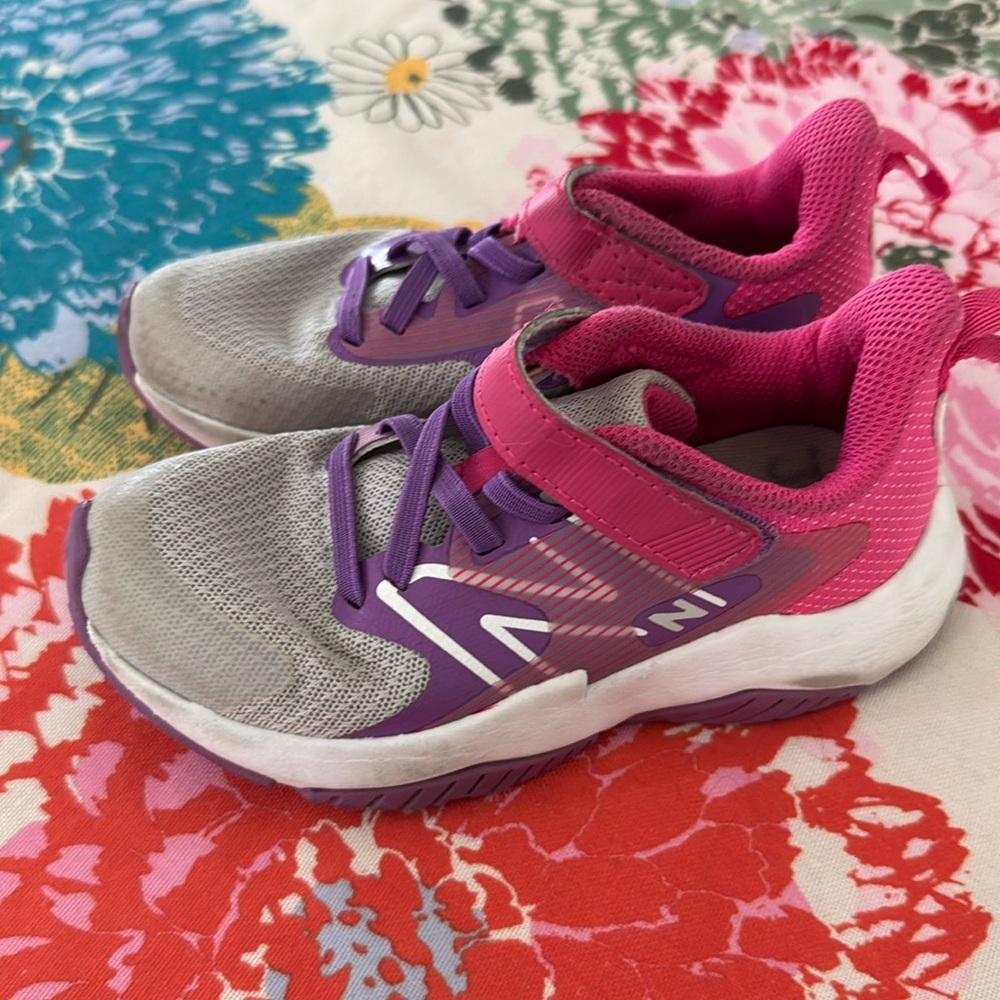 Girls 11 new balance running athletic shoes